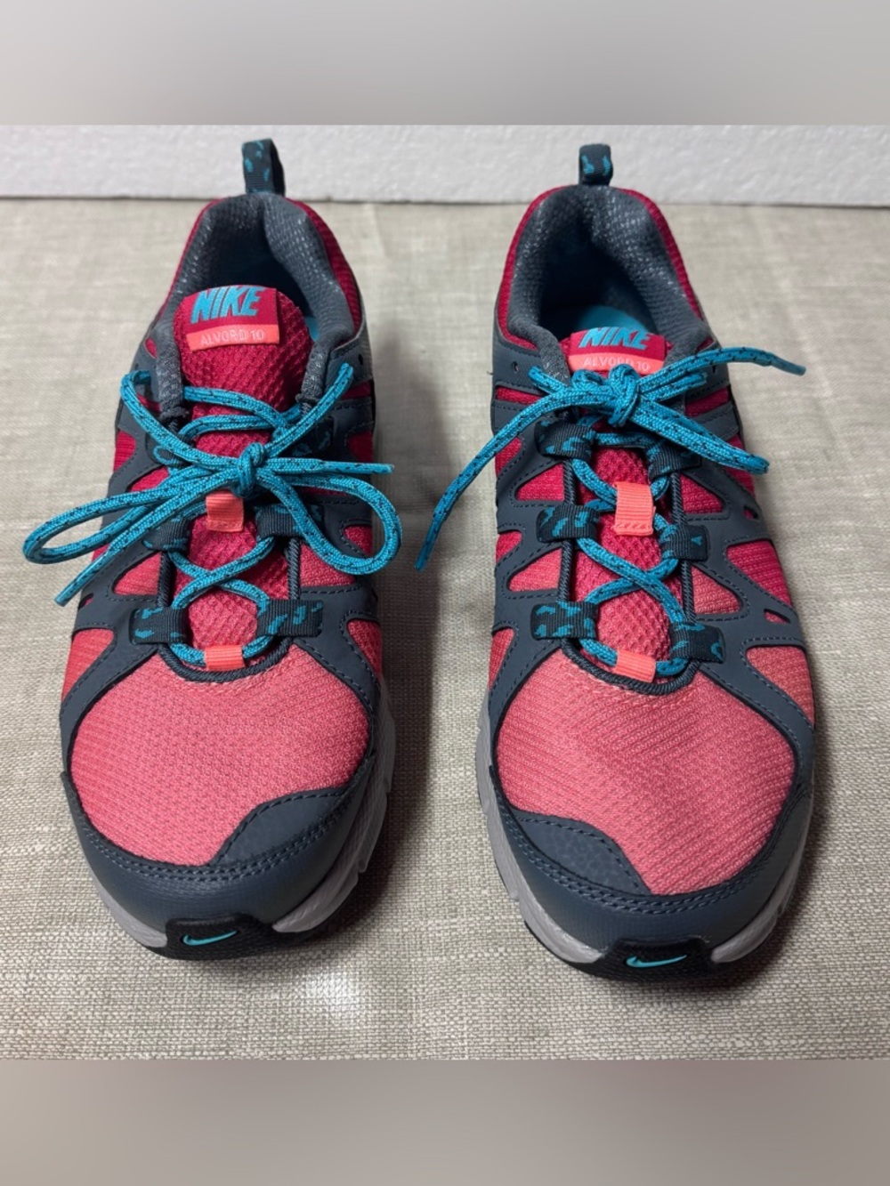 Nike Air Womens Size 8. Shoe Alvord 10
Hiking Trail Sneaker Pink 512038-601 EUC
